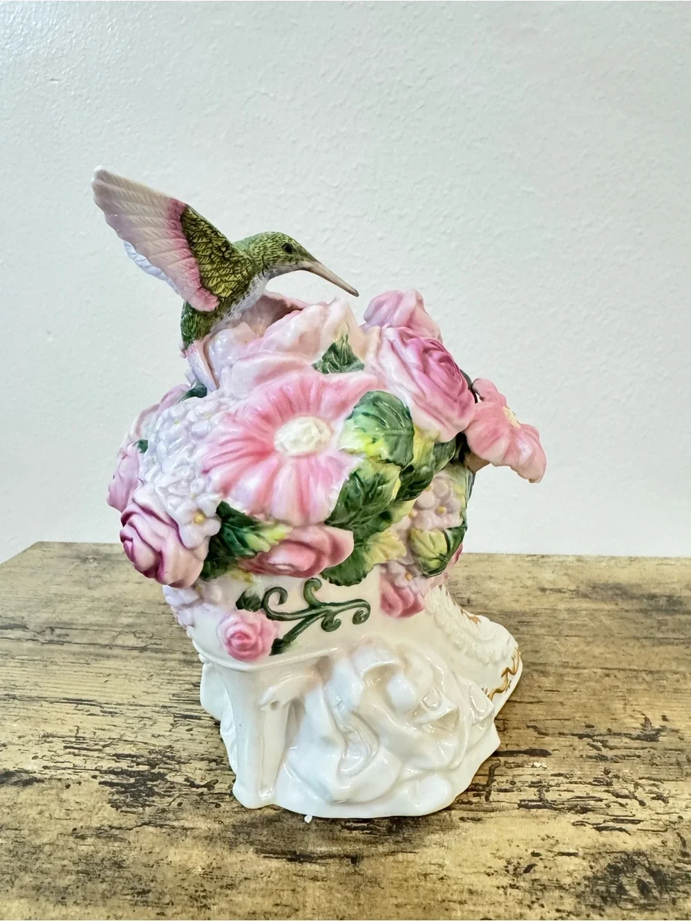 Carlton Card Musical Floral Boot With Hummingbird | Memory Music Box